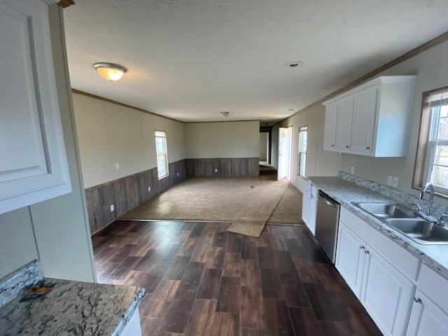 1891 Popp's Ferry Road - Photo 2 of 11