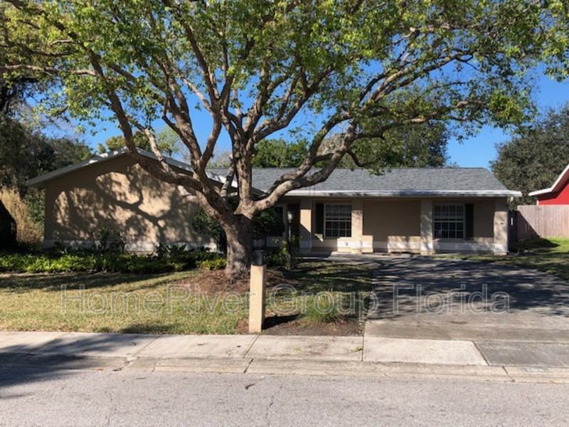 2140 N Bay Hills Blvd - Photo 2 of 23