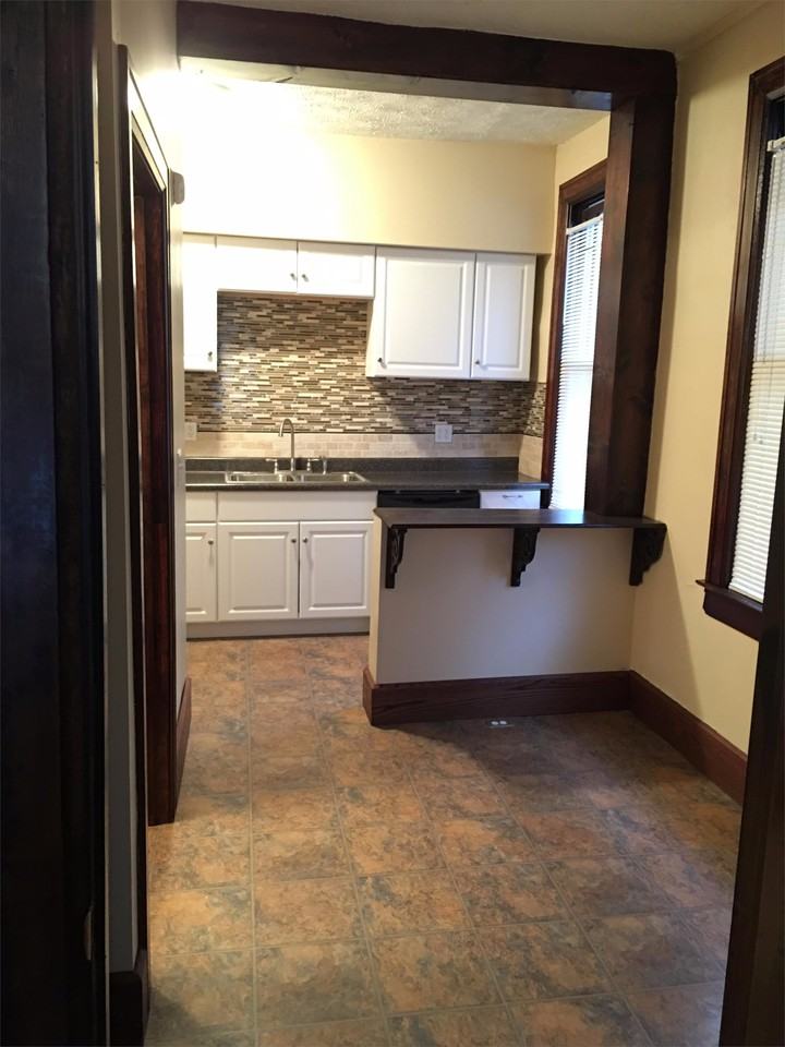 1211 8th St #1 - Photo 3 of 8