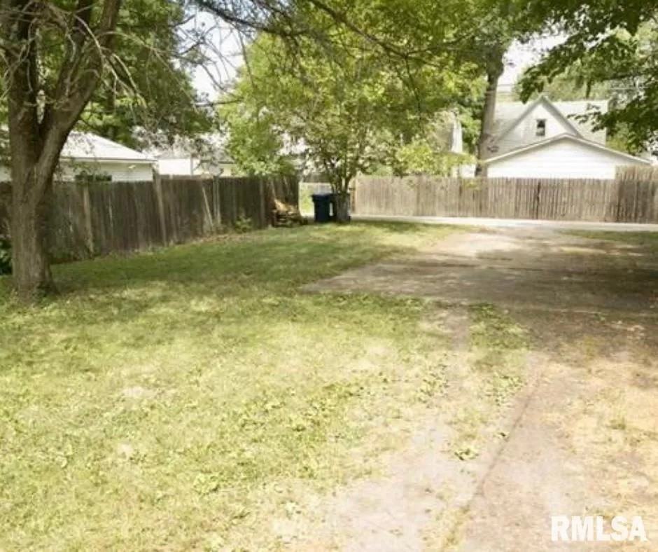 1614 South Pasfield Street #A - Photo 3 of 8
