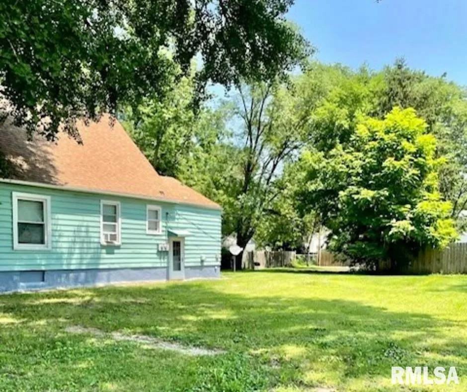 1614 South Pasfield Street #A - Photo 2 of 8