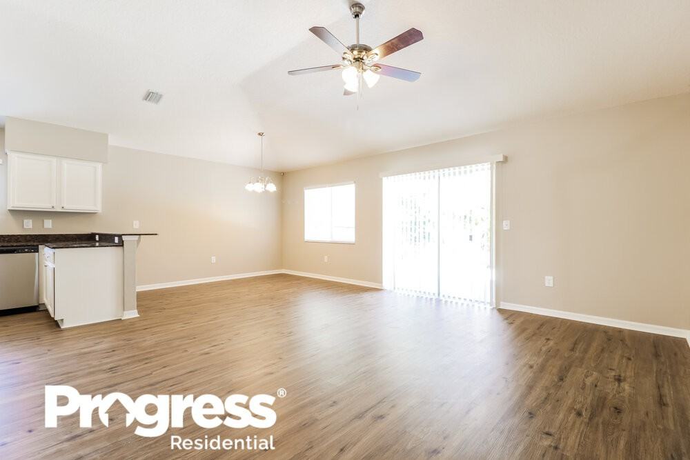 27750 Breakers Dr - Photo 3 of 16