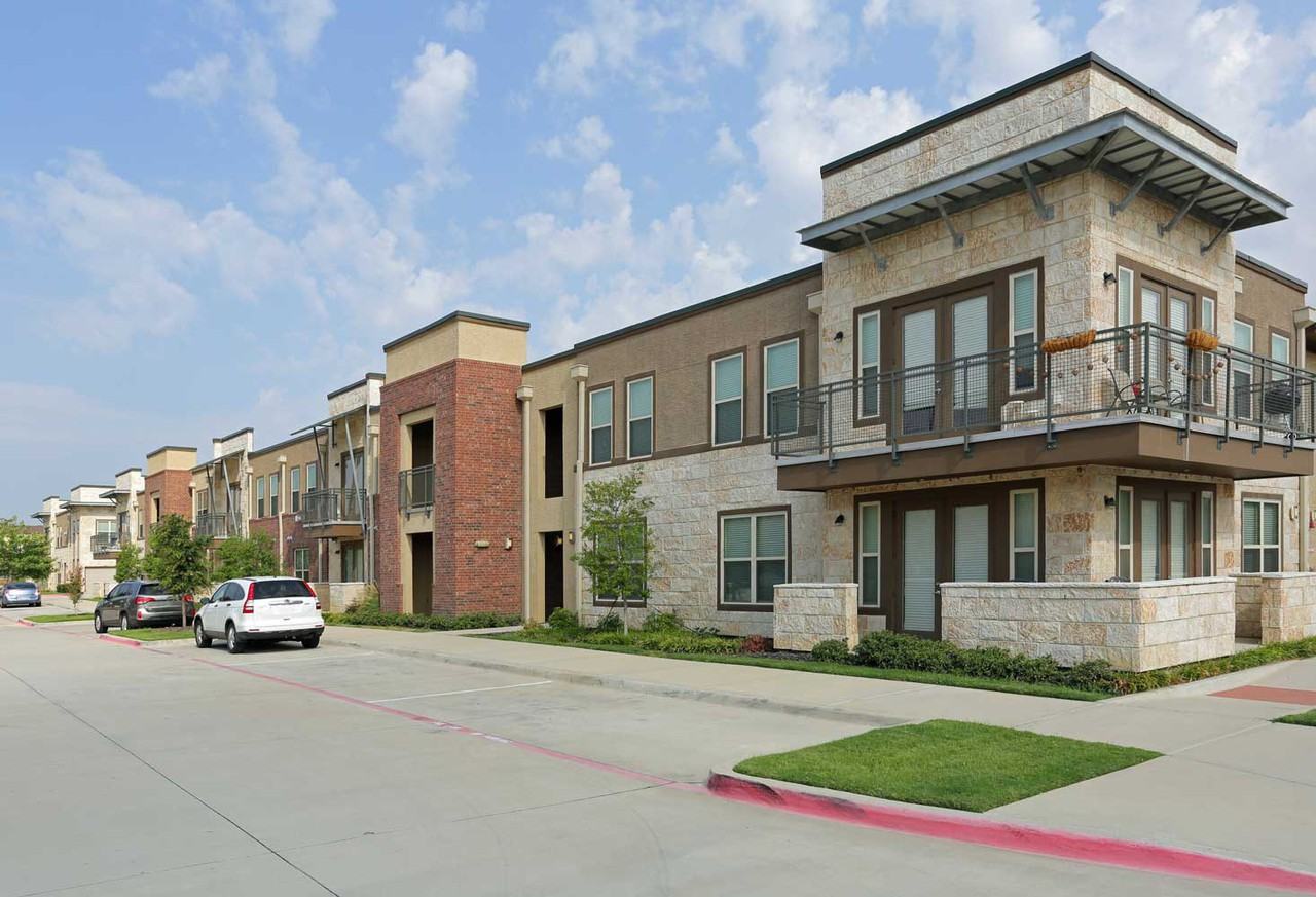 Oxford at The Boulevard - Photo 5 of 50