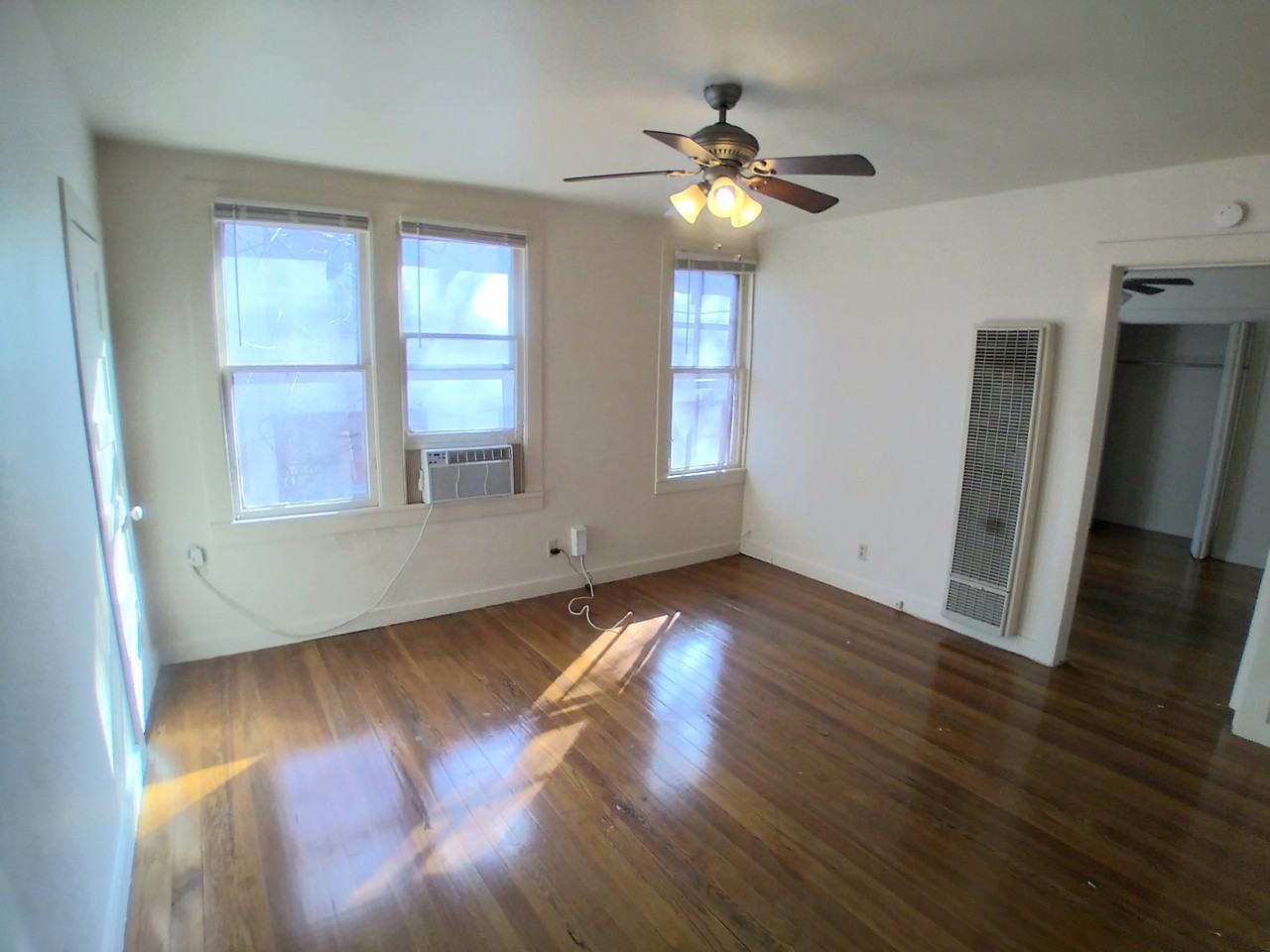 215 W Magnolia Ave #03
