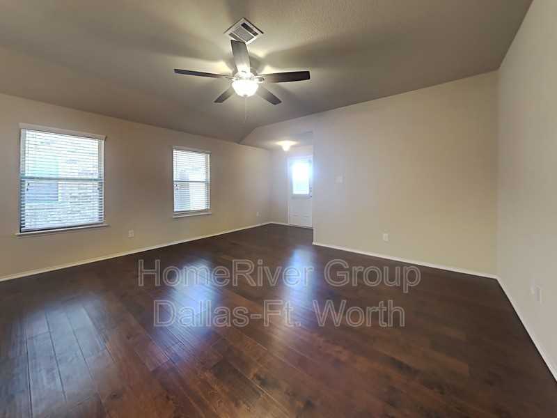 2447 French St - Photo 2 of 20