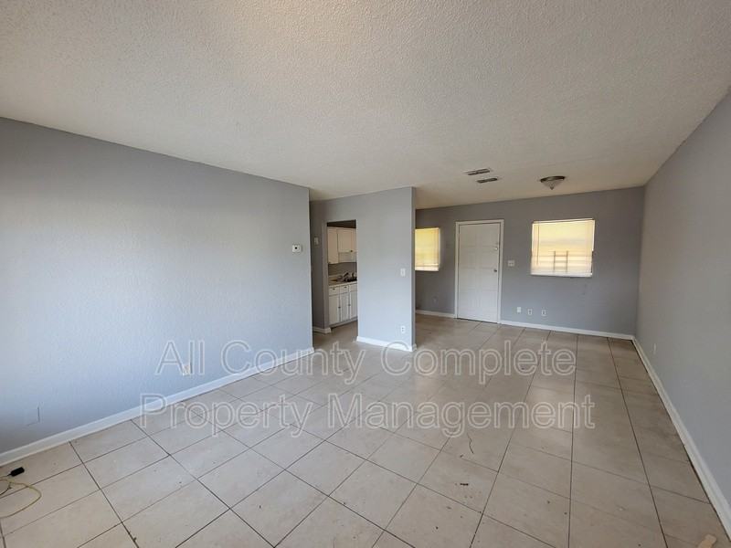 4022 Spires Ave - Photo 2 of 10