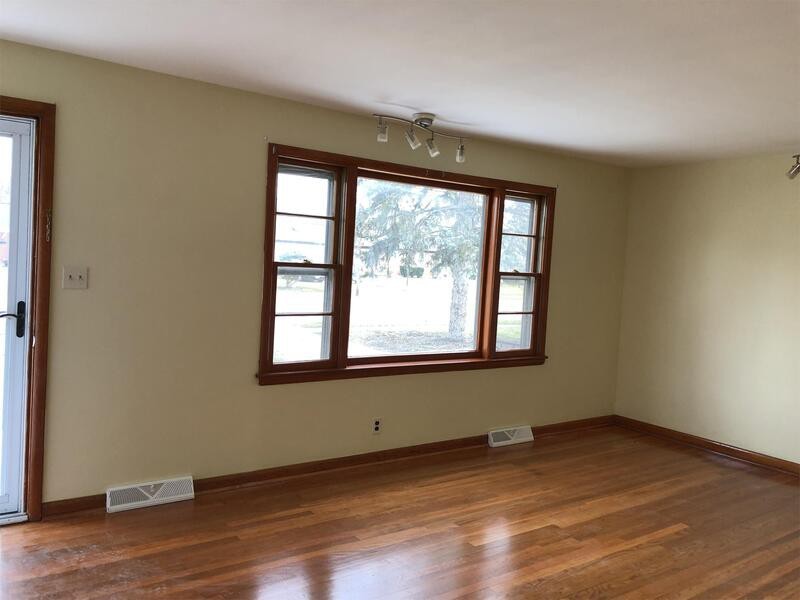 844 Hicks Blvd - Photo 3 of 18