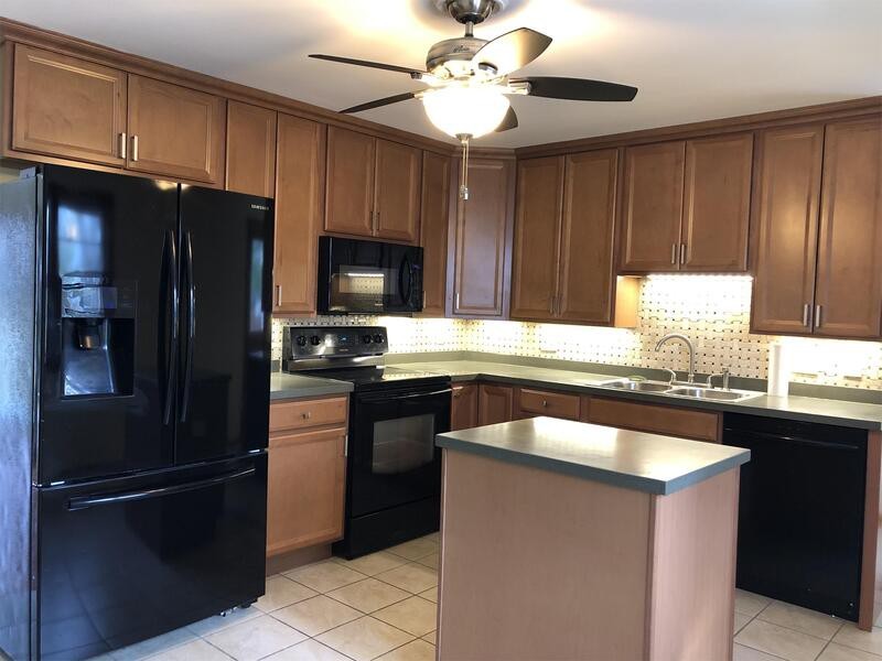 844 Hicks Blvd - Photo 4 of 18