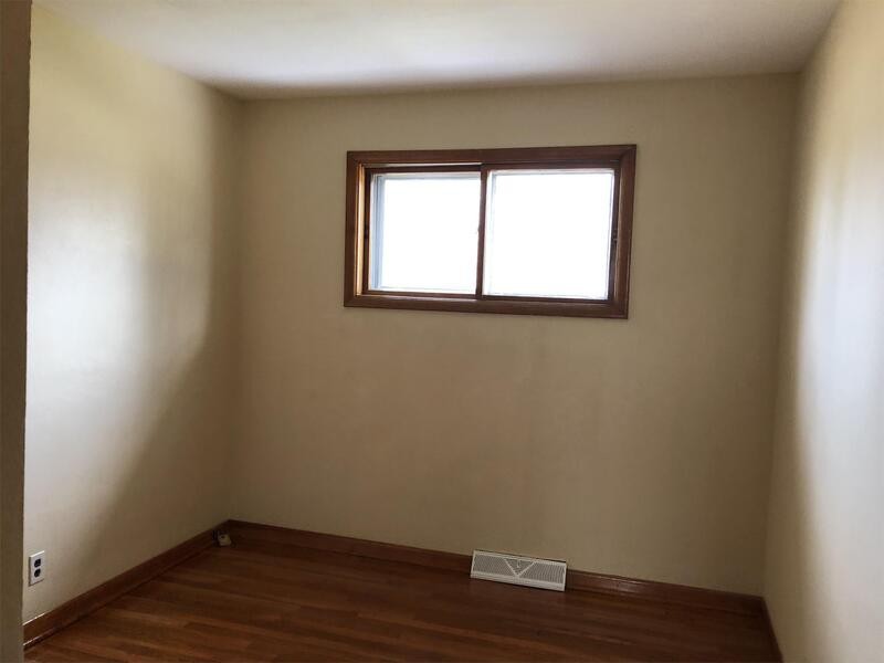 844 Hicks Blvd - Photo 5 of 18