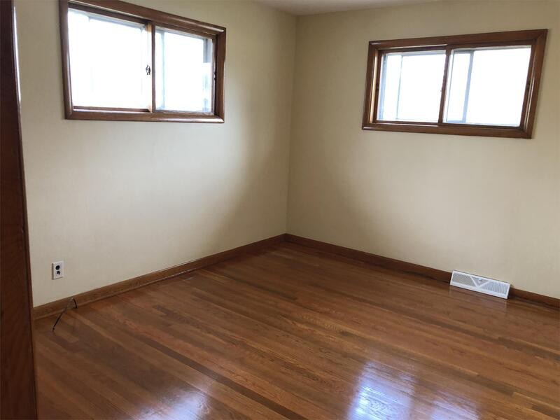 844 Hicks Blvd - Photo 6 of 18