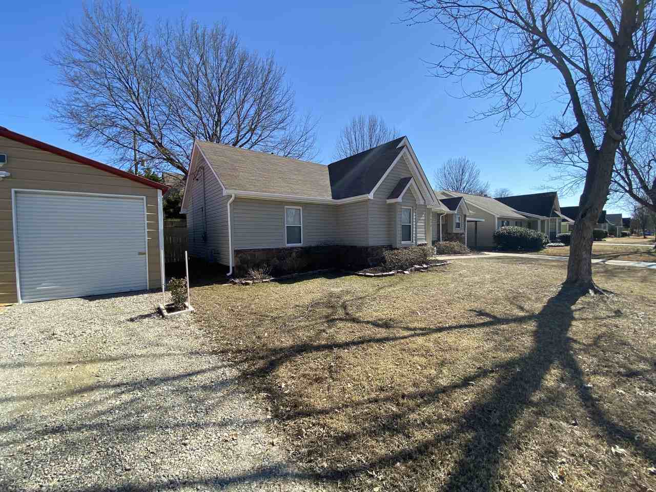 2638 Lakeside Dr - Photo 3 of 22