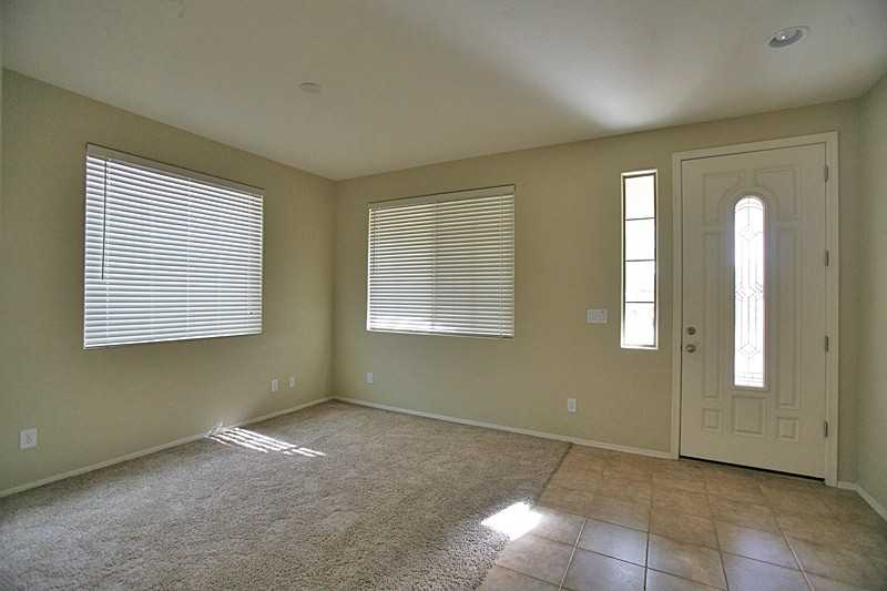 2230 W Oyer Ln - Photo 2 of 18