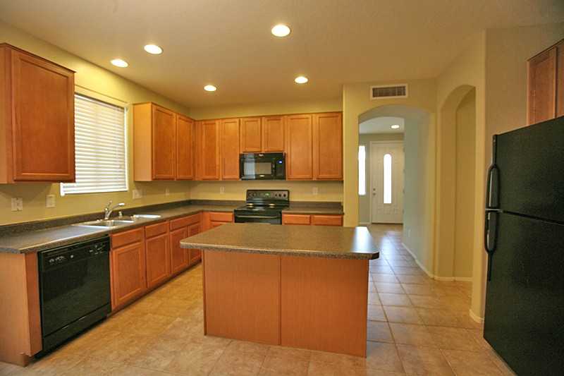 2230 W Oyer Ln - Photo 3 of 18