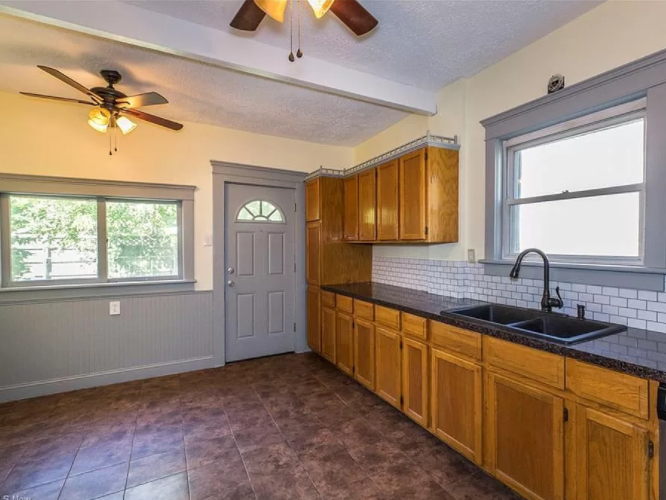 112 Dodge Ave - Photo 2 of 7