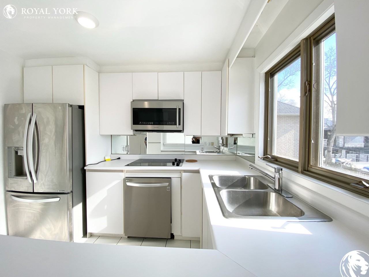 17 King Georges Dr #2 - Photo 3 of 23