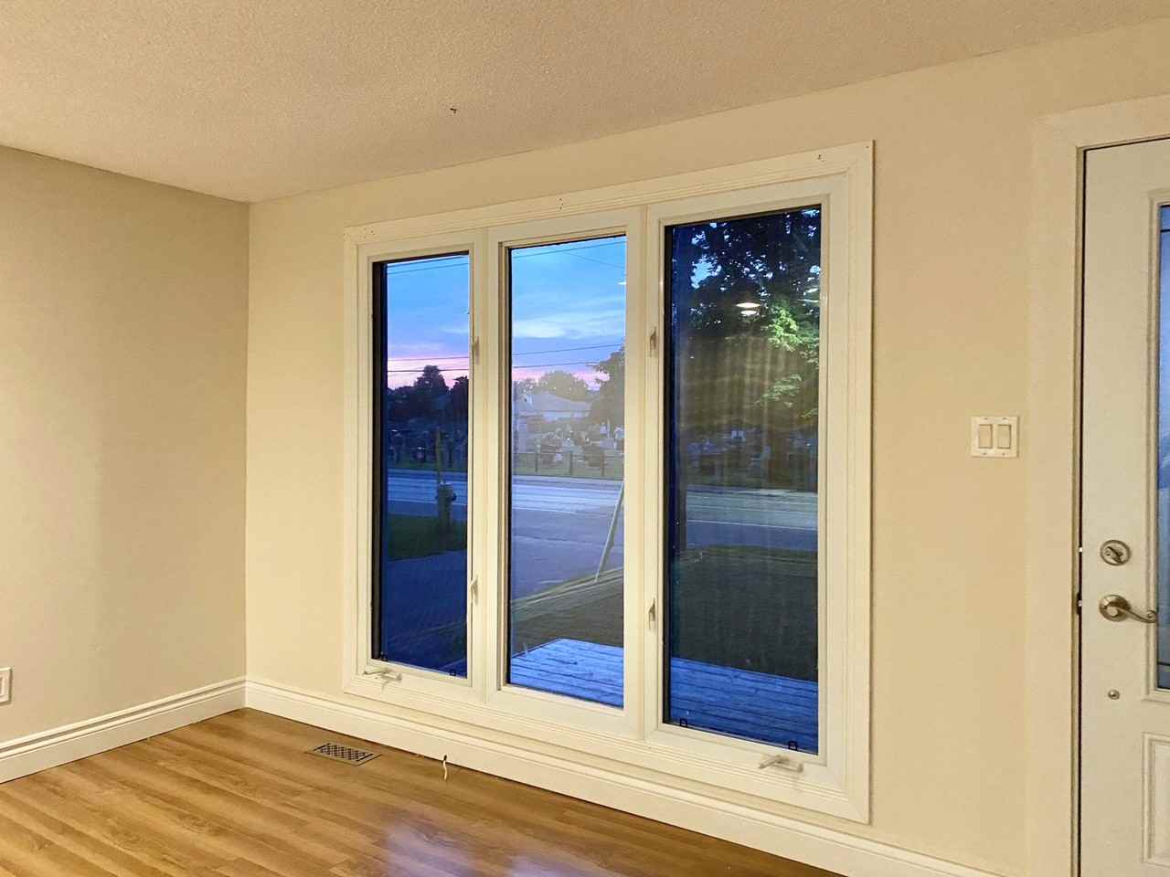 1114 Notre Dame St - Photo 3 of 12