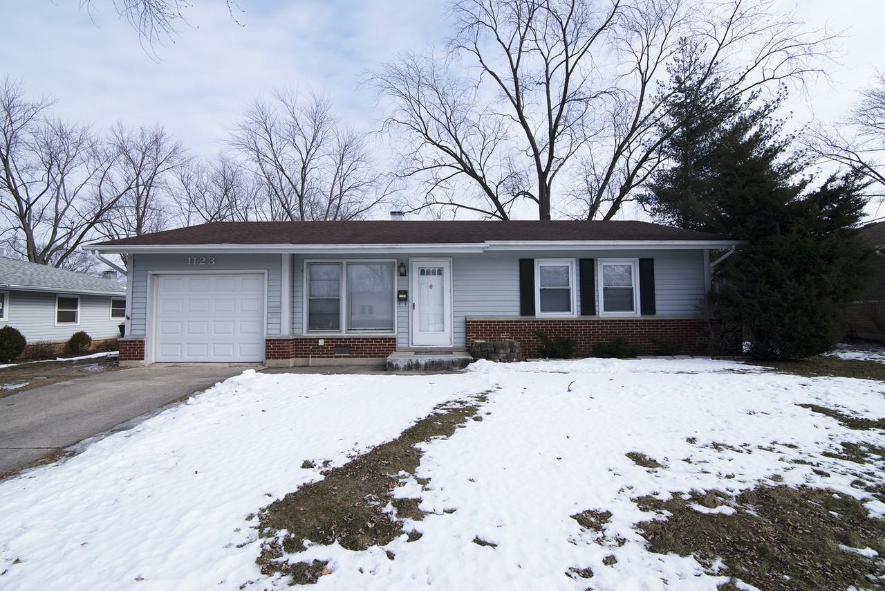 1123 Cedar Ln, Elk Grove Village, IL 60007 3 Bedroom House for 2,200