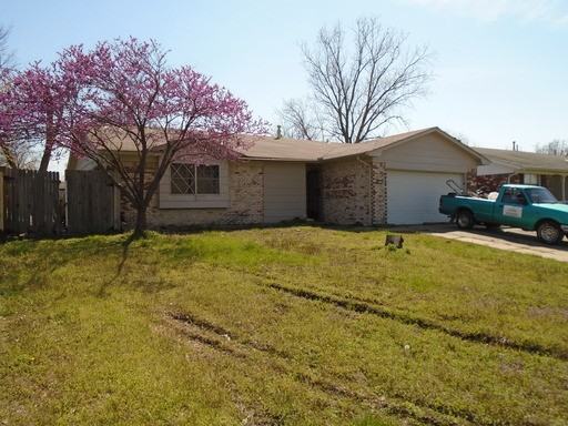 8928 E 49th St - Photo 3 of 18