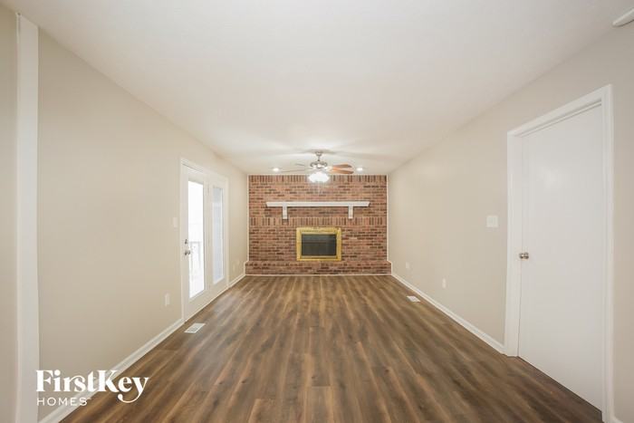 1615 Forward Pass Ct - Photo 2 of 15