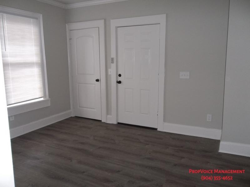 1914 Silver St - Photo 2 of 8