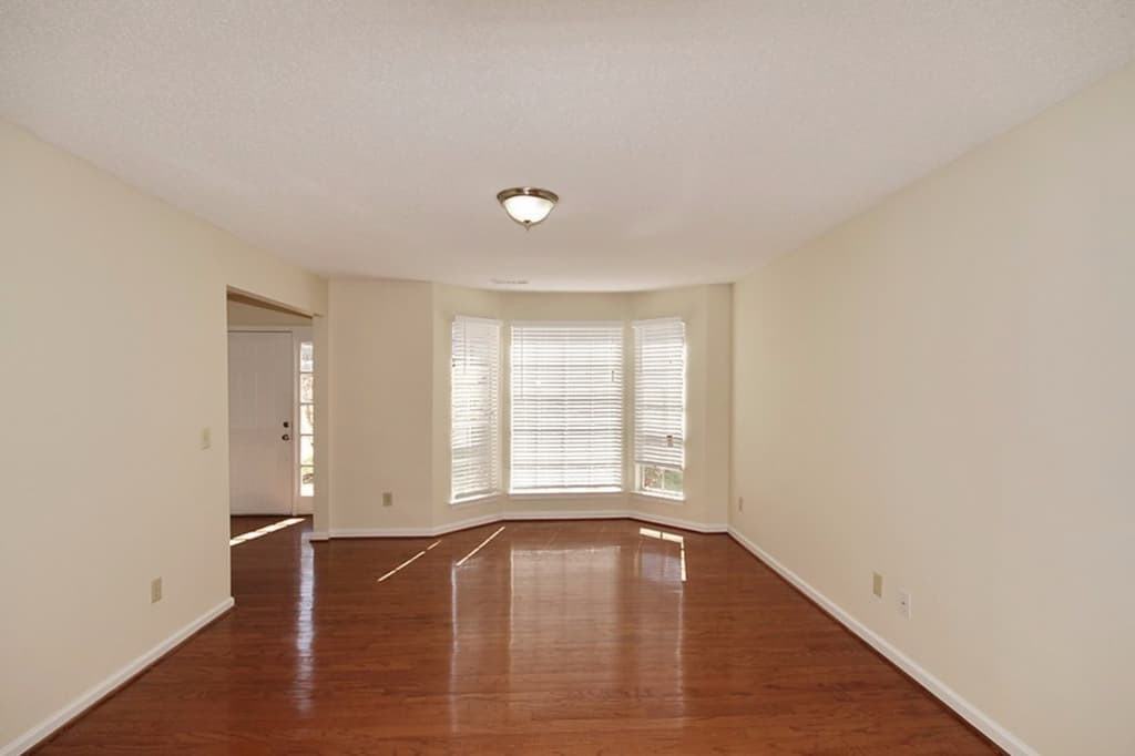 395 Oakdale Cir - Photo 2 of 22