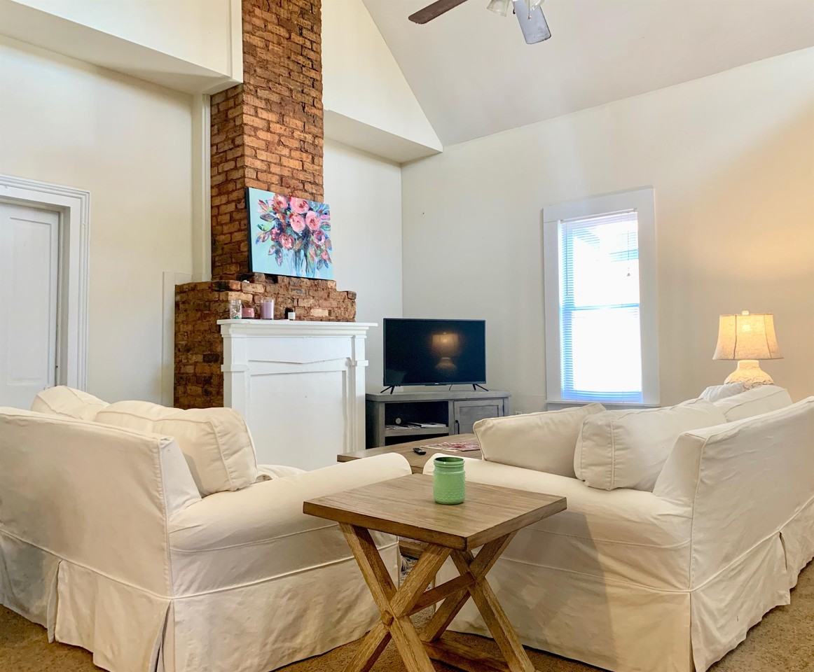 160 Lyndon Ave #1 - Photo 5 of 18