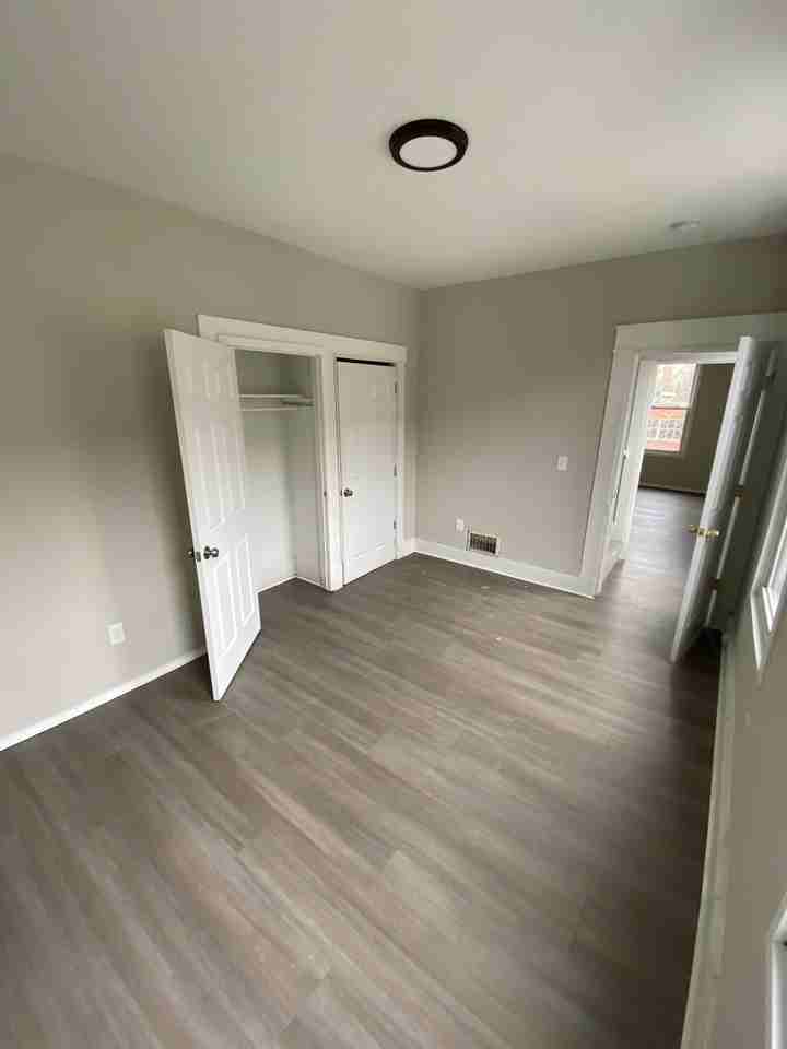 314 E 15th St #1 - Photo 4 of 5