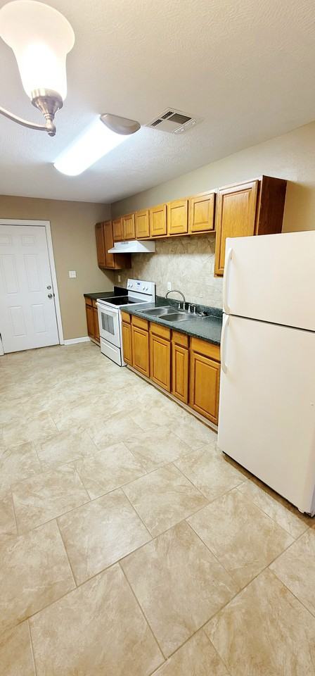 1414 Thompson Rd #A - Photo 3 of 18