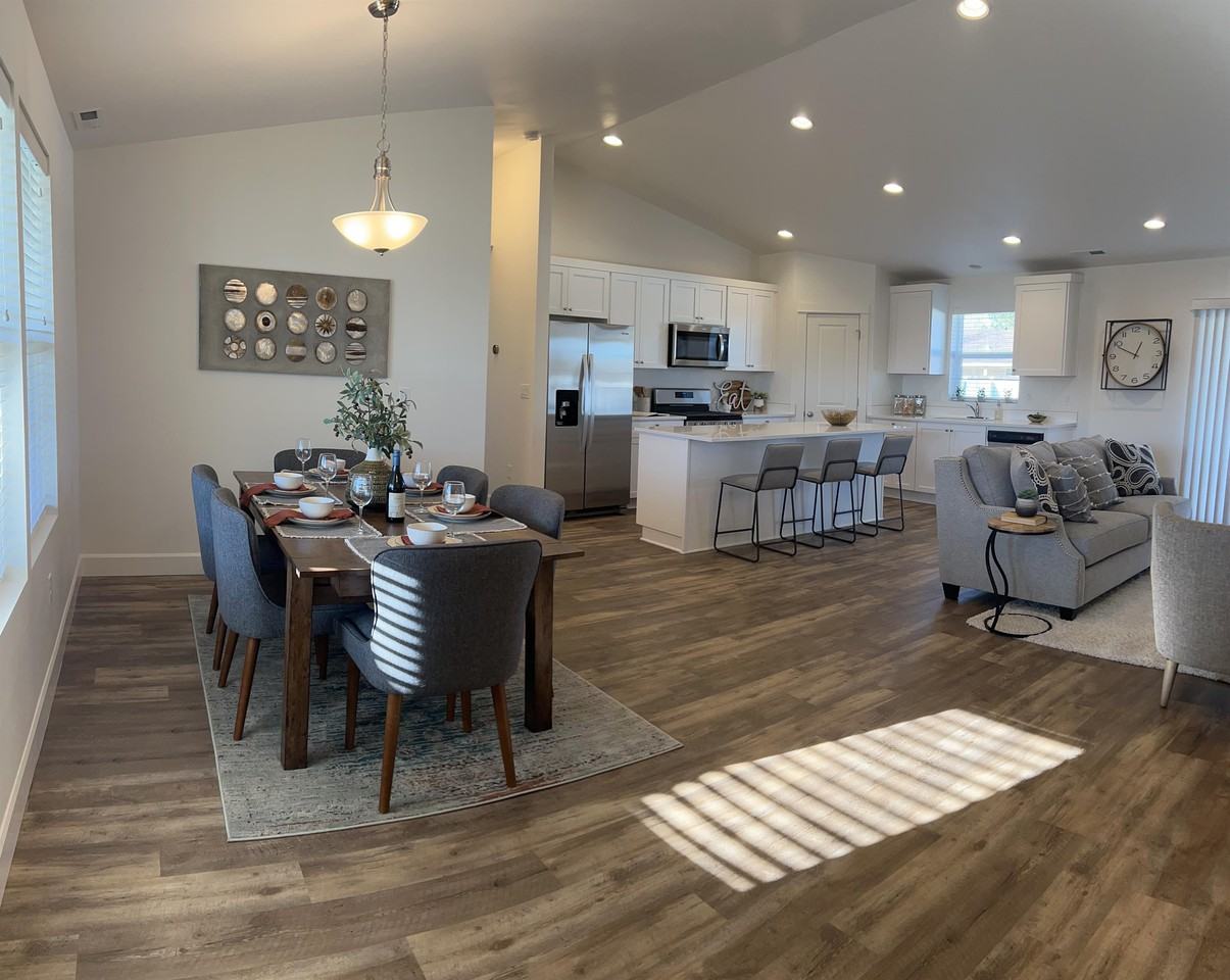 105 Sw Eagle Dr #1 - Photo 2 of 15