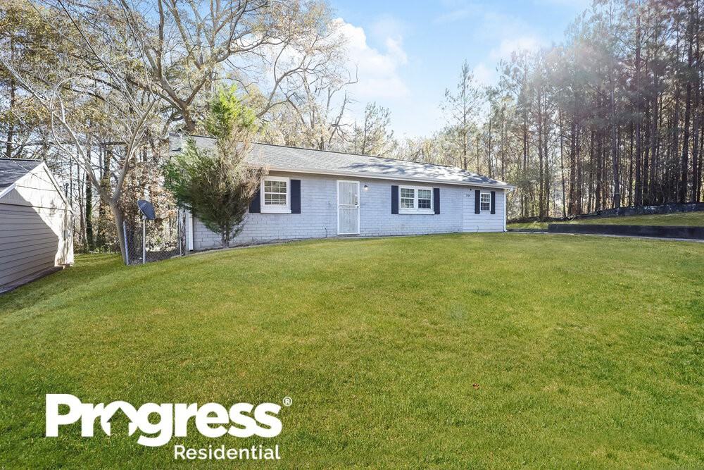 2924 Springside Pl Se - Photo 2 of 25