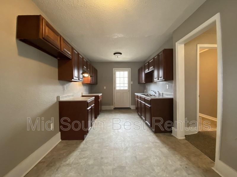 1382 S Cooper St - Photo 3 of 8