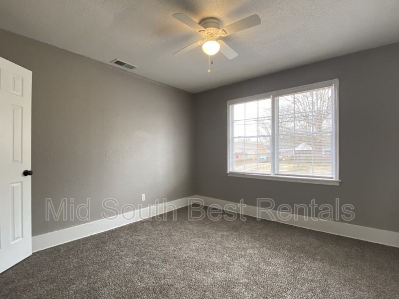 1382 S Cooper St - Photo 5 of 8