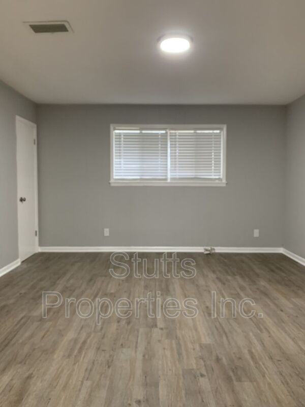 1019 Hemlock St - Photo 3 of 11