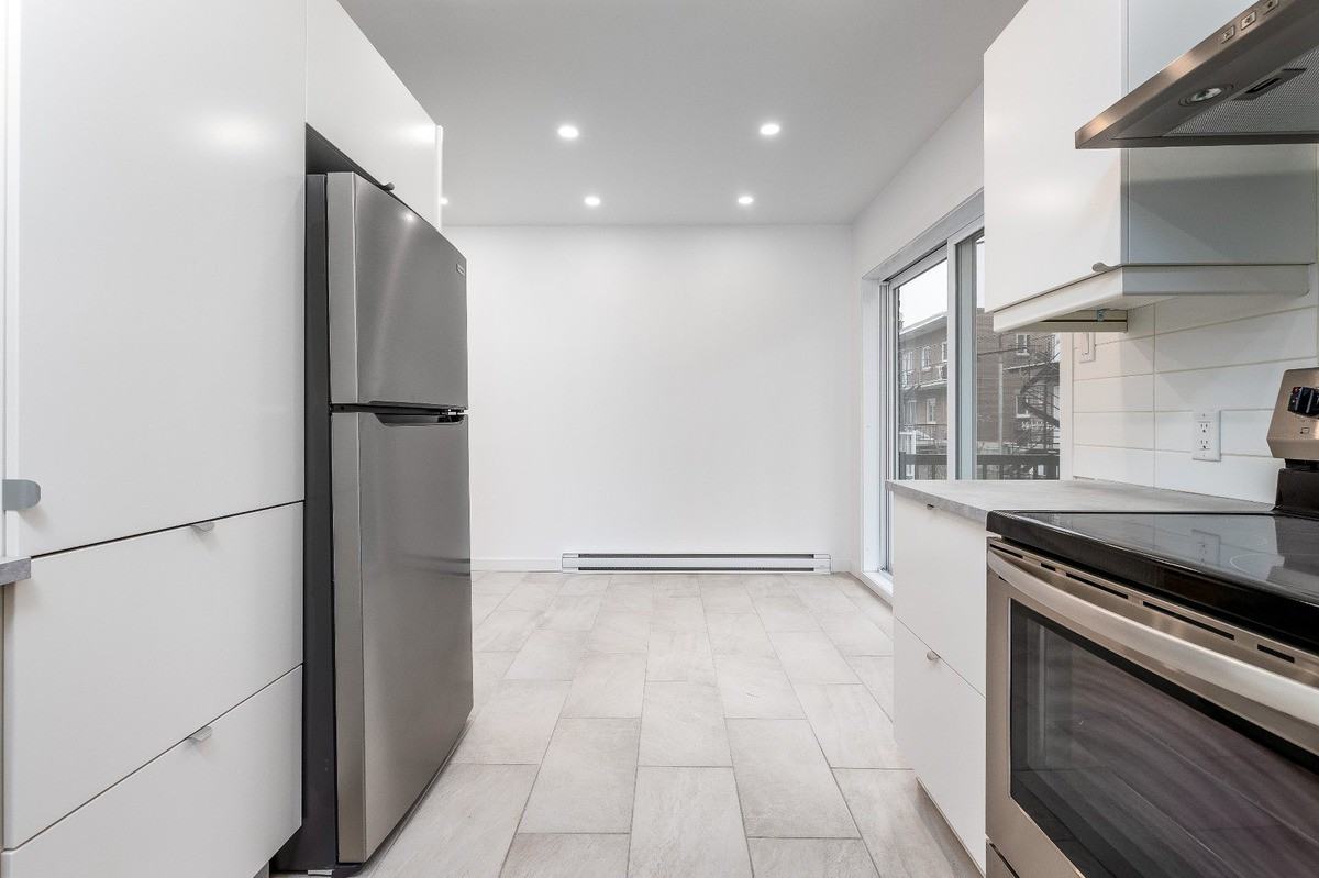 493 37e Avenue - Photo 3 of 10