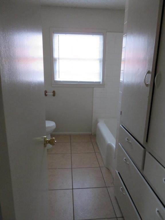 2318 33rd St - Photo 3 of 18