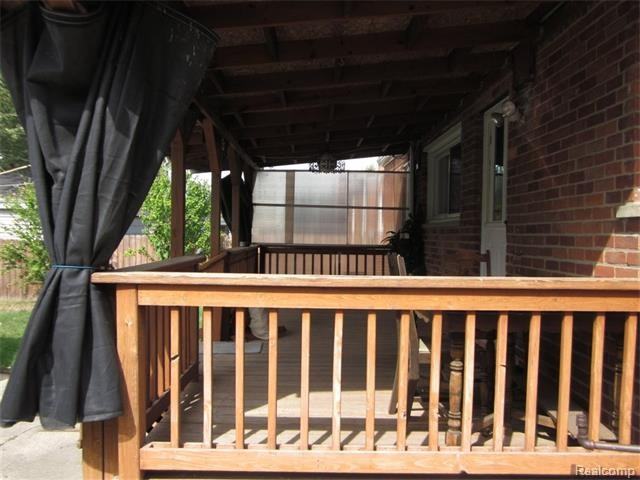 10023 Inkster Rd - Photo 3 of 20