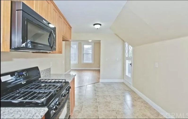 364 E Pearl St - Photo 3 of 7