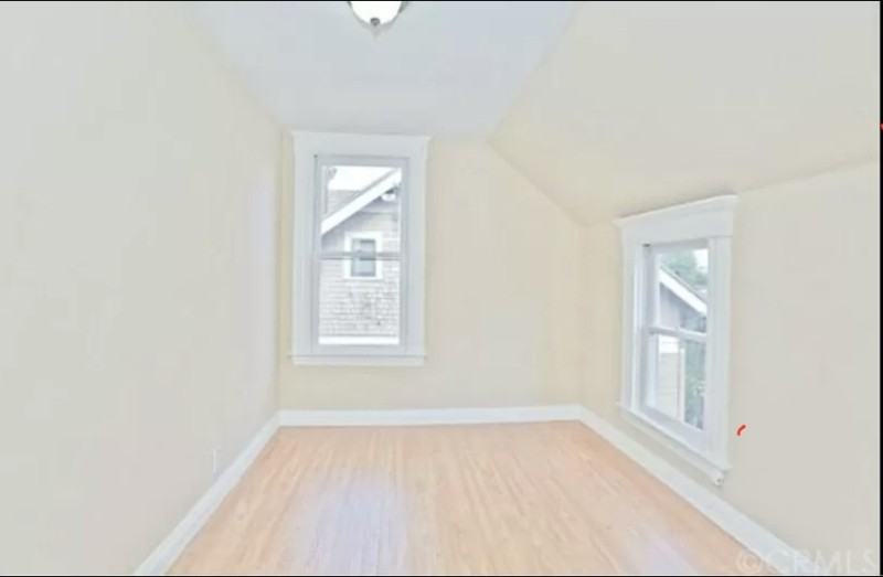 364 E Pearl St - Photo 4 of 7