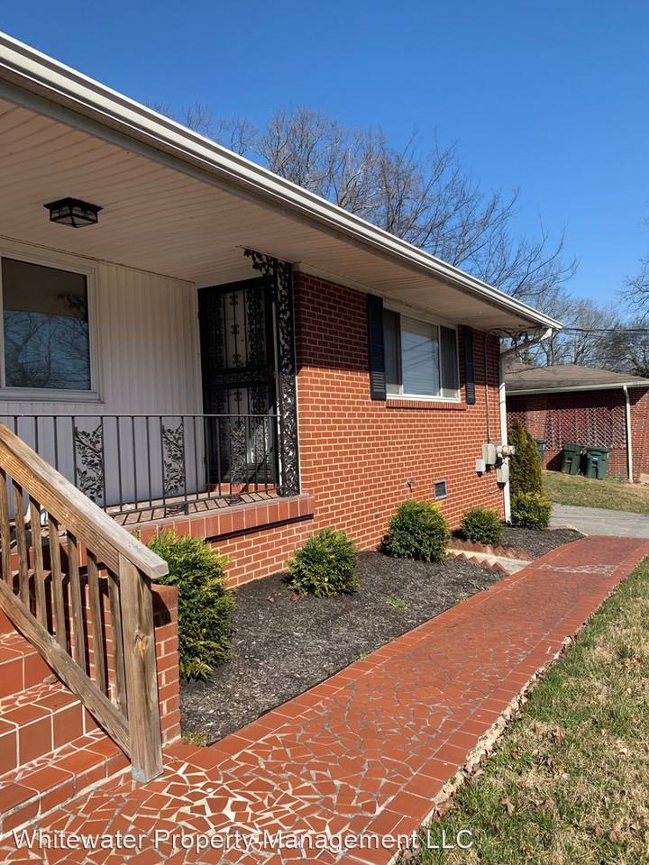 833 Ashland Terrace - Photo 3 of 23