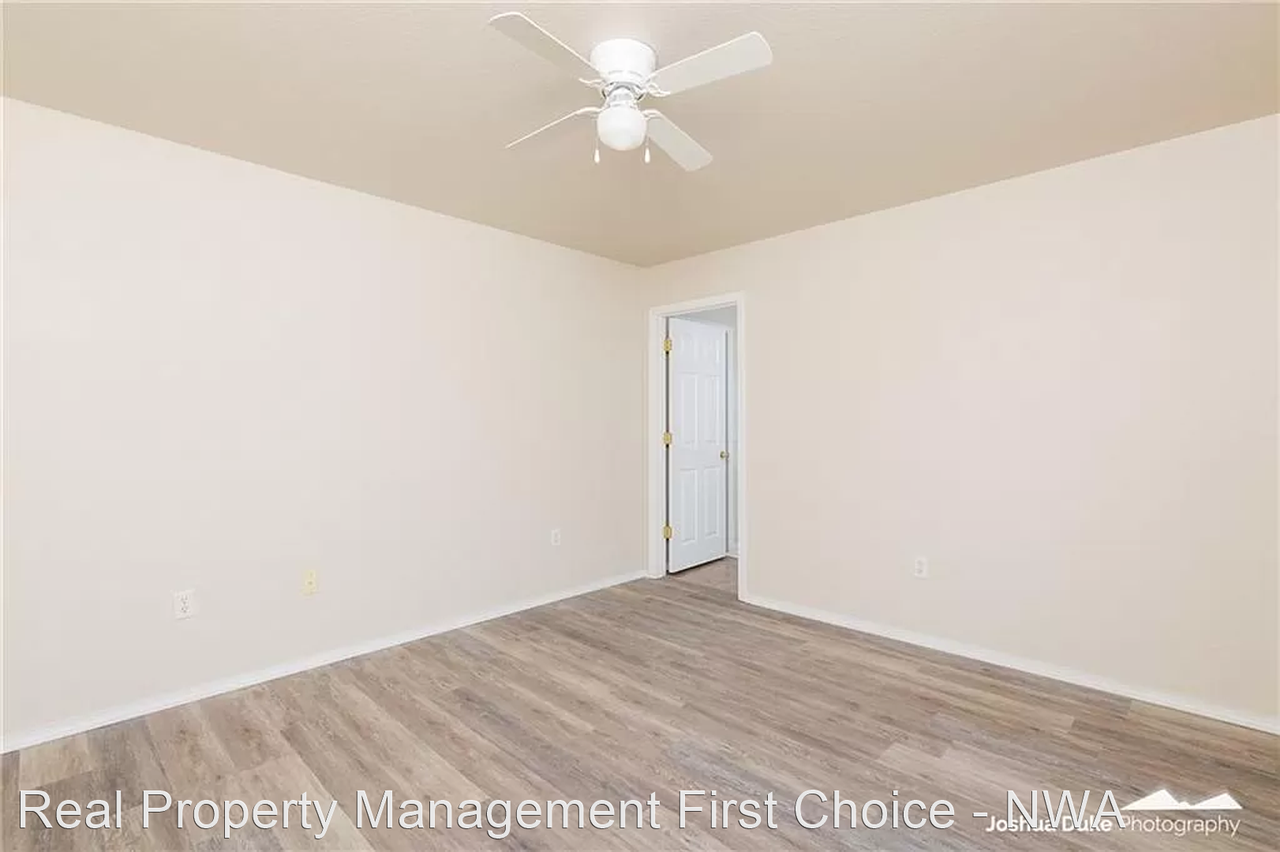 3402 Sw Windrift Ave #B - Photo 3 of 18