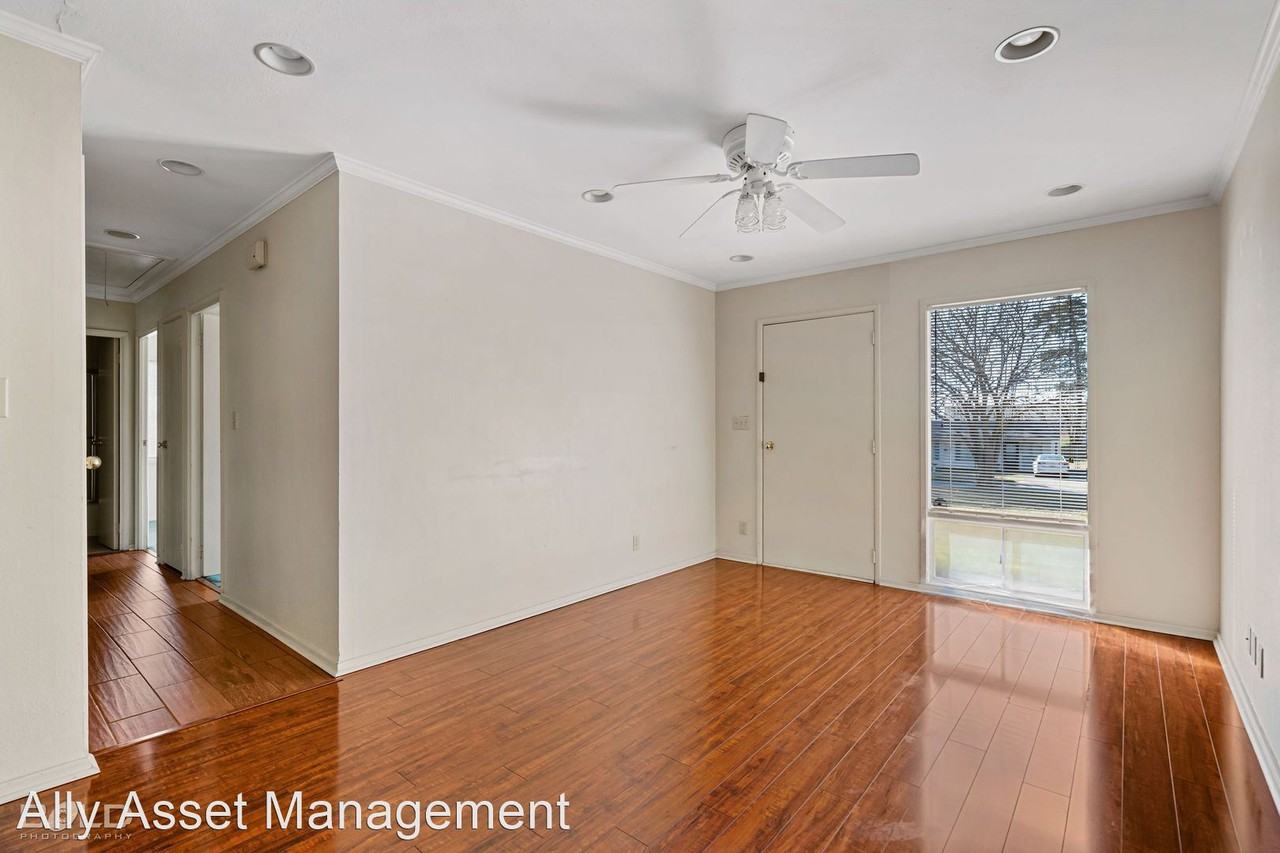 2838 Smithfield Rd - Photo 2 of 11
