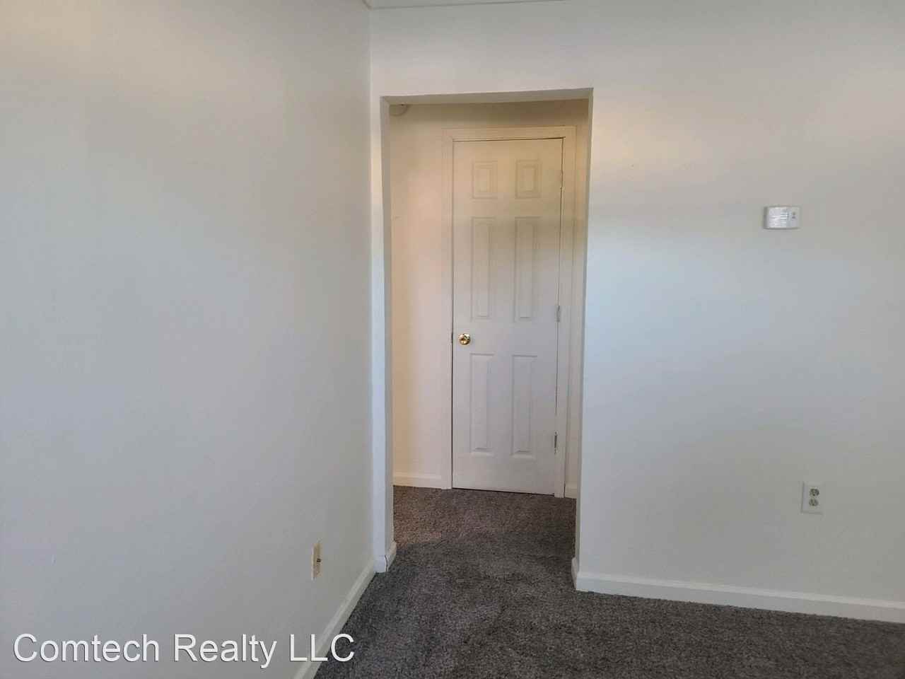 233 W Circle Dr - Photo 2 of 15