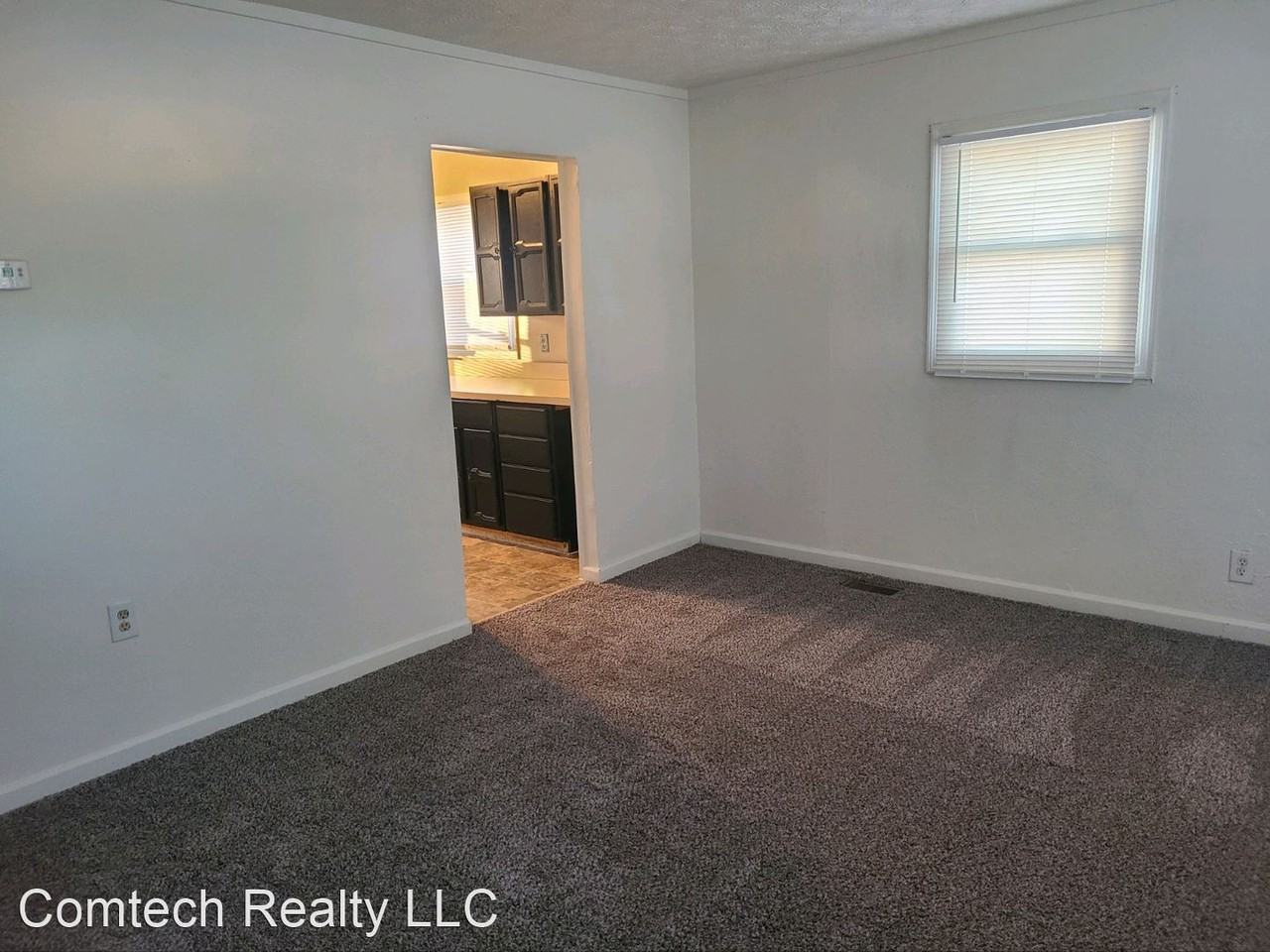 233 W Circle Dr - Photo 3 of 15