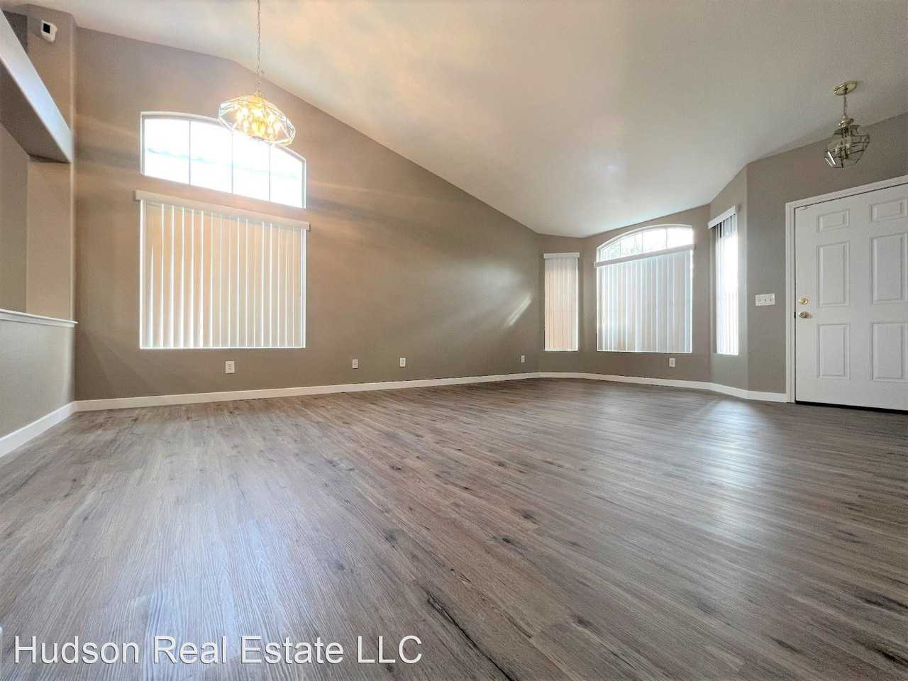 1929 Blue Ribbon Dr - Photo 2 of 18