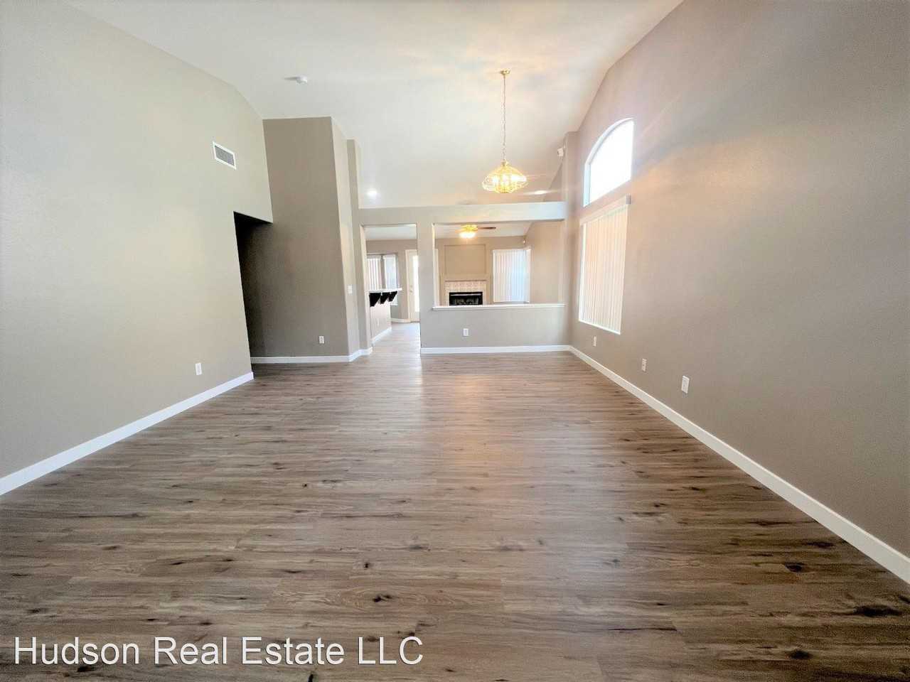 1929 Blue Ribbon Dr - Photo 3 of 18