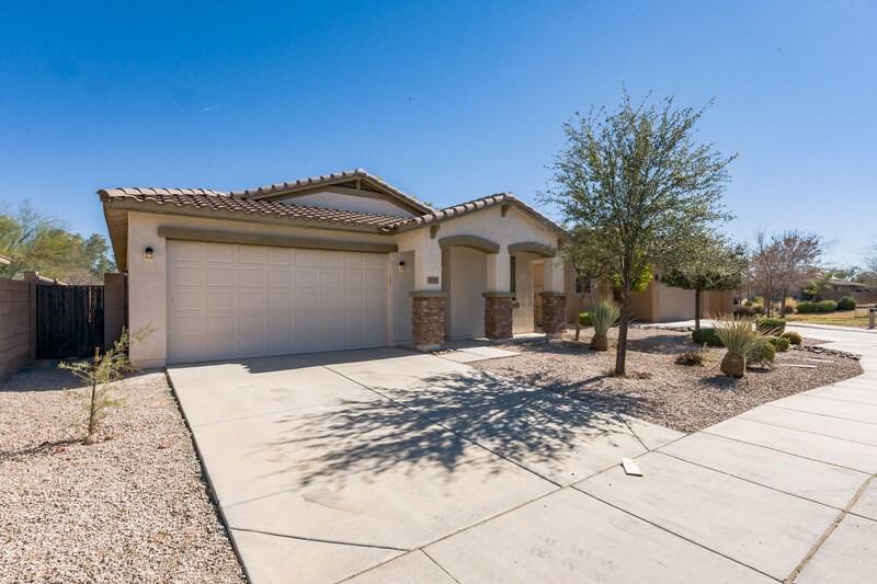 873 S 176th Ln - Photo 2 of 32