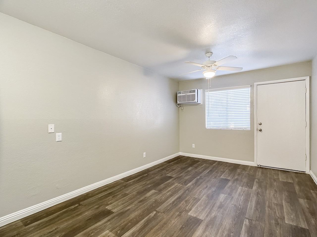 Valencia Park - Photo 3 of 42