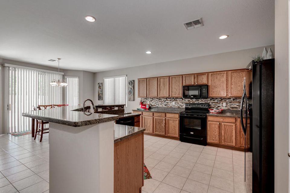 13546 West Port Royale Lane - Photo 4 of 39