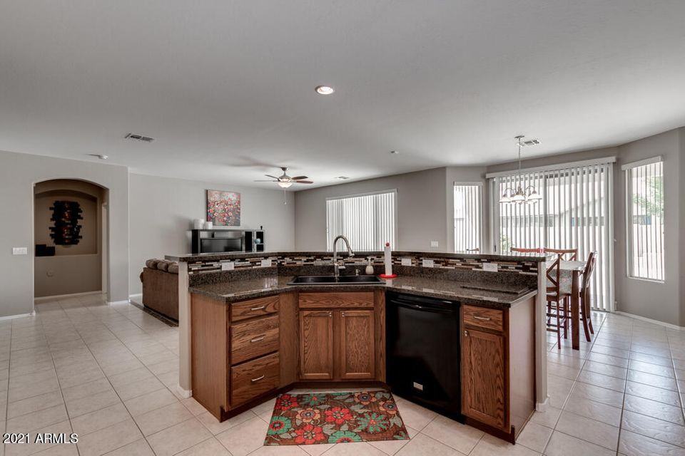 13546 West Port Royale Lane - Photo 6 of 39