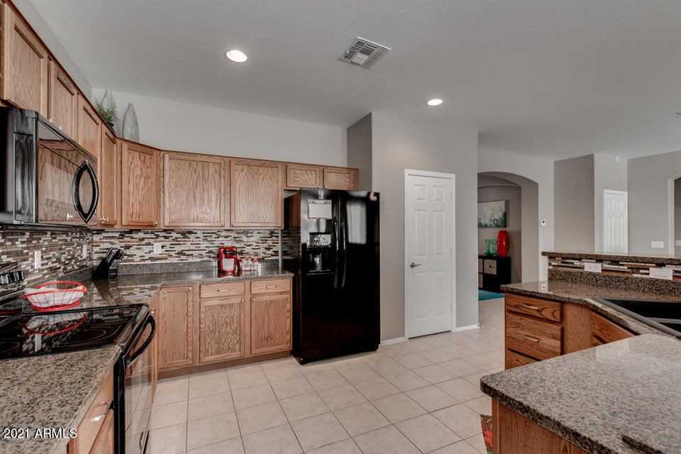 13546 West Port Royale Lane - Photo 7 of 39